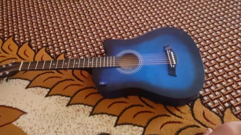 gitara sotiladi gitara sotiladi