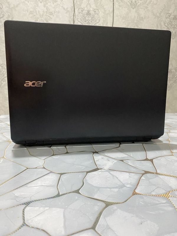 Notebook acer komyuter sotiladi Notebook acer komyuter sotiladi