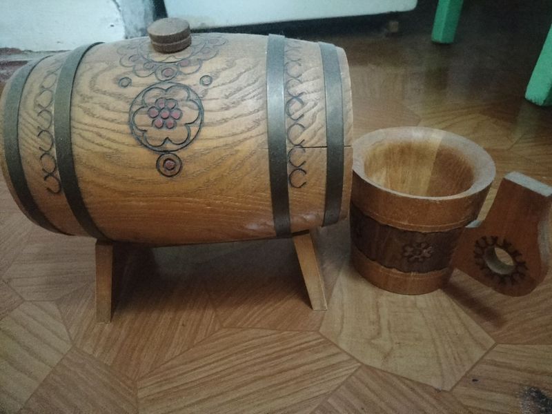Деревянная декоративная бочка Деревянная декоративная бочка