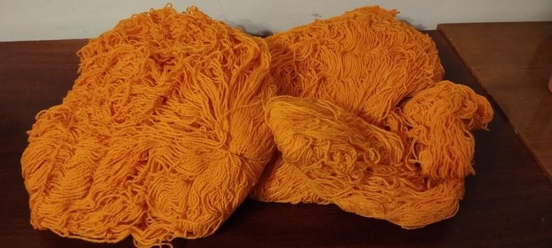 Продам полушерстяннную пряжу.