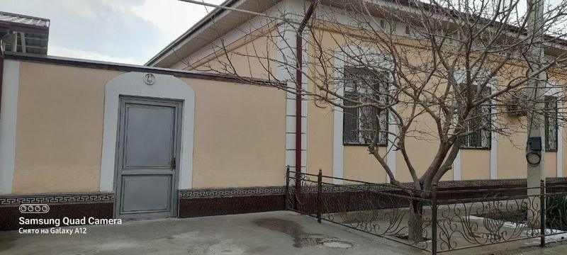 Коттедж сотилади 130000$, 6-микр. Шохсарой туйхонасини орка томонида