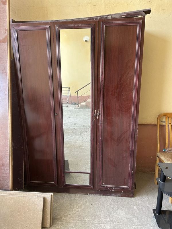 Spalniy mebel sotiladi