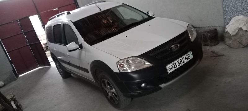 lada largus kross . lada largus kross .