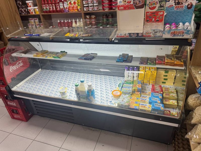 Vitrina xoladilnik, Kolbasa xoladilnik sotiladi Vitrina xoladilnik, Kolbasa xoladilnik sotiladi