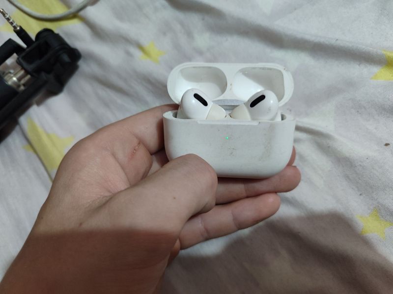Продам airpods pro 2 вместе с зарядкой состояние б/у работают отлично Продам airpods pro 2 вместе с зарядкой состояние б/у работают отлично
