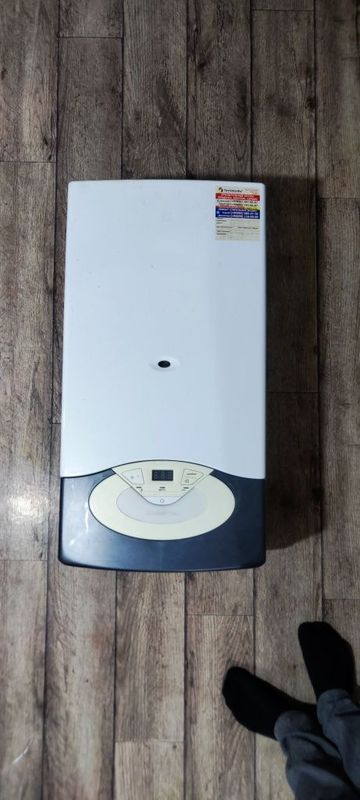 Продам двухконтурный котел Ariston 24 class FF на детали Продам двухконтурный котел Ariston 24 class FF на детали