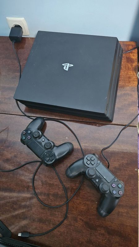 Продаётся PS4 2tb Продаётся PS4 2tb