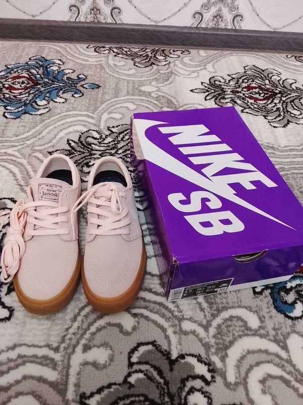 Красовка кизлар учун Nike original Красовка кизлар учун Nike original