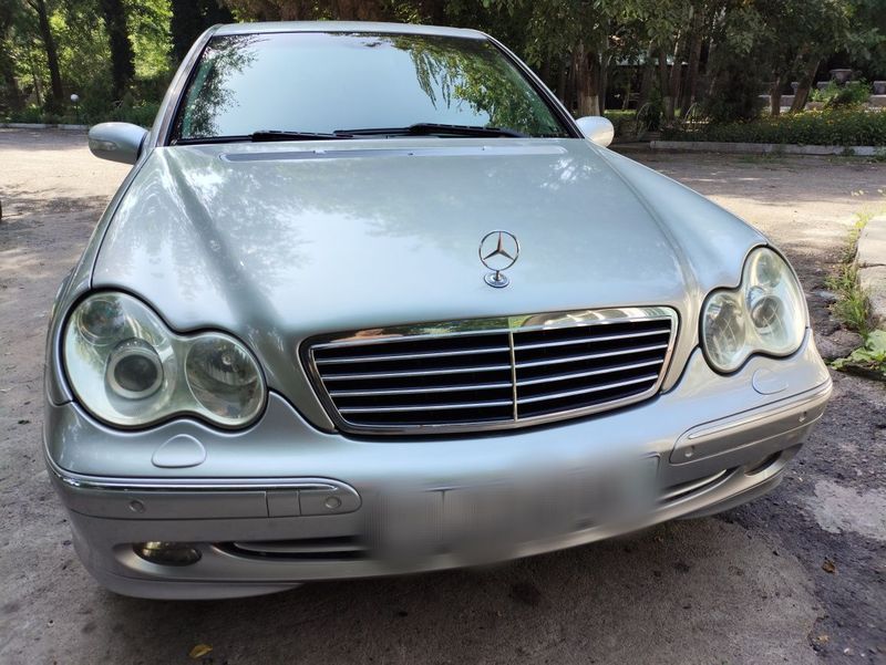 Продаю свой автомобиль Mercedes Benz W203 Продаю свой автомобиль Mercedes Benz W203