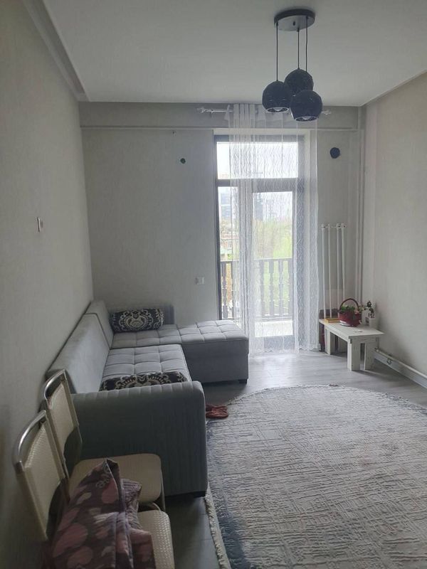 Yakkasaroy ijara oila yoki studentlarga