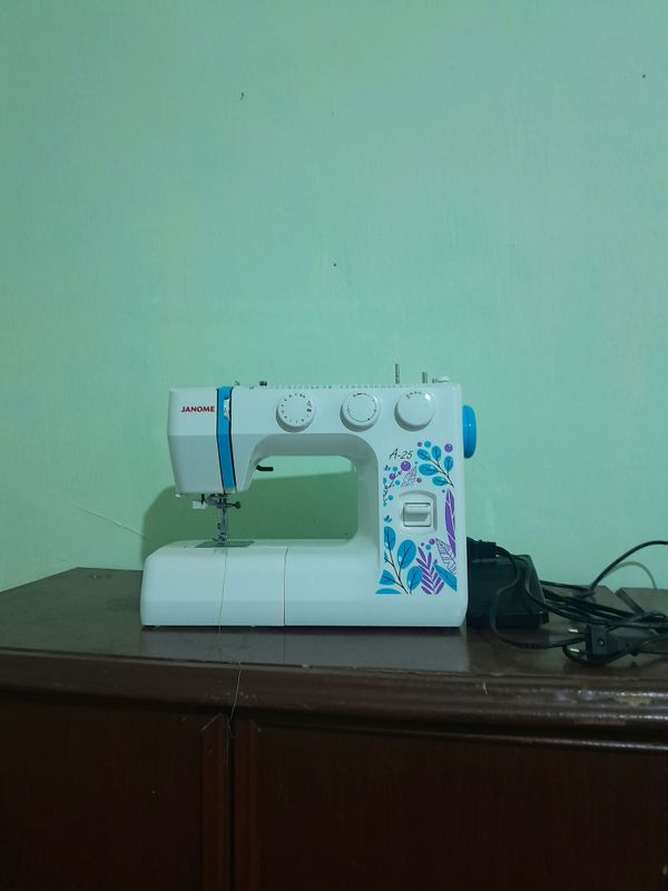 Janome 25tigislig tikuv moshinasi Janome 25tigislig tikuv moshinasi