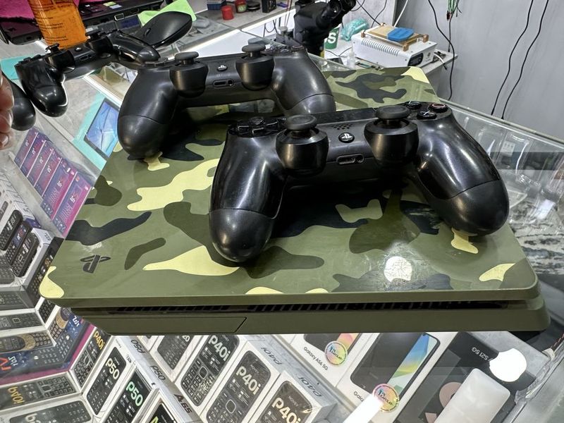 Playstation 4 slim Playstation 4 slim