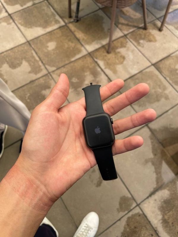 Apple watch se 44 mm Zor arzonga srocni!