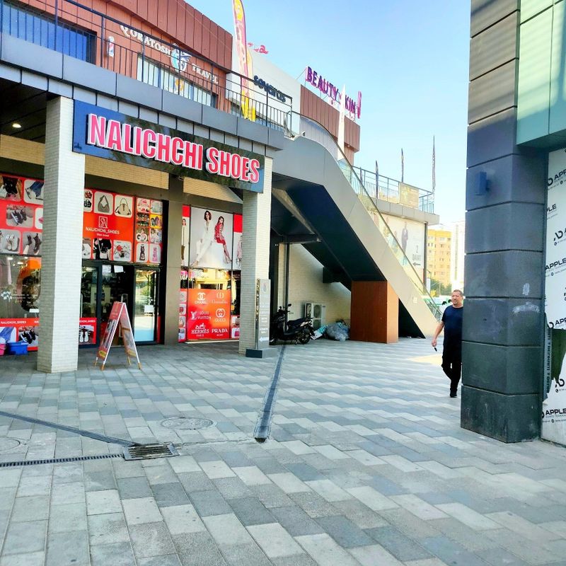 продается Шайхрнтохур Коратош Нежилой "golde house" 136m2