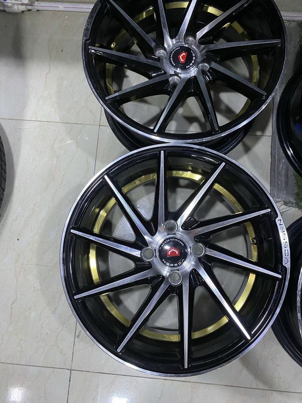 R15 4.100 Vossen diska R15 4.100 Vossen diska