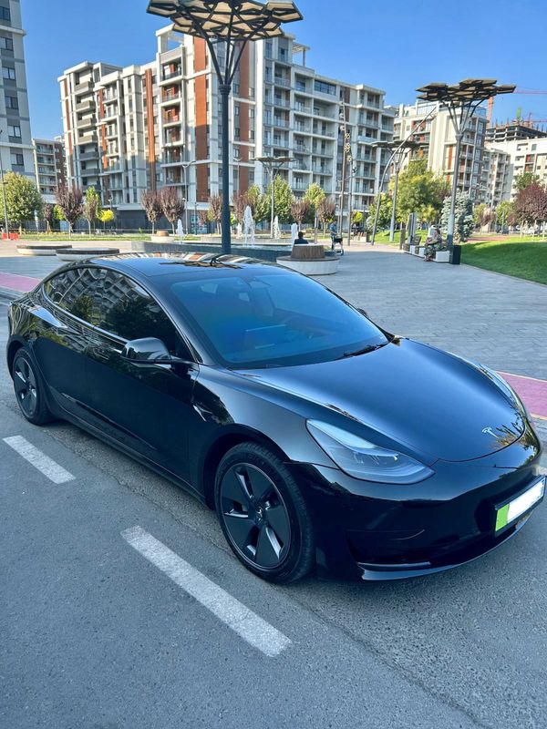 Tesla Model 3 2022 года