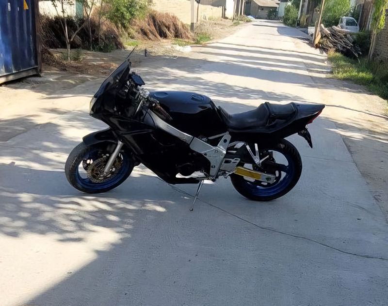 YAMAHA 400RR Original moto 250 kub maximum tezlik 110x120 navarot bor YAMAHA 400RR Original moto 250 kub maximum tezlik 110x120 navarot bor