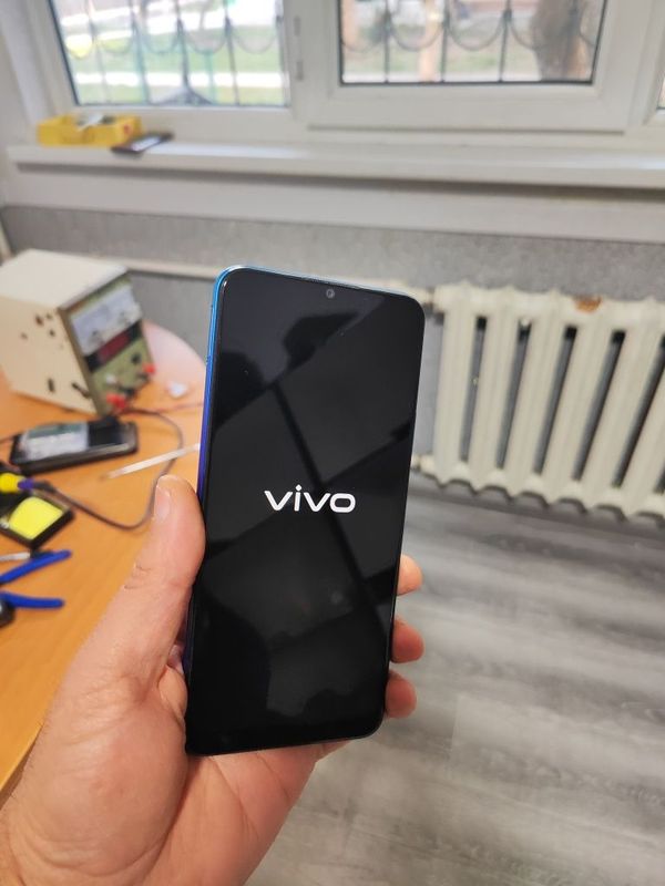 Vivo телефон сотилади.