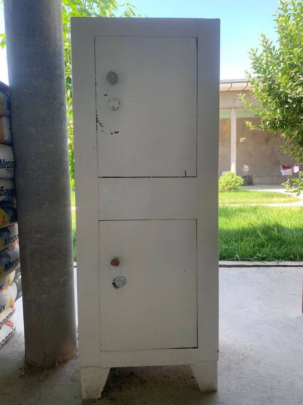 Seyf sotiladi qumli mas xolat zor 1.2x0.4 Seyf sotiladi qumli mas xolat zor 1.2x0.4