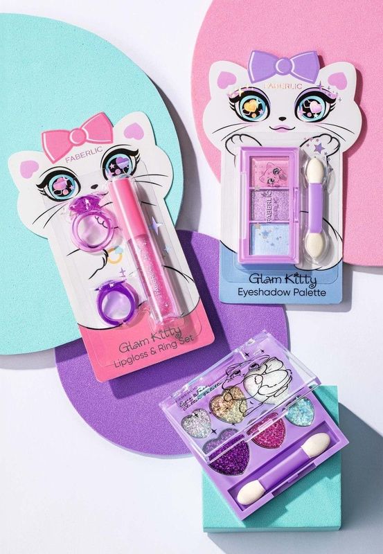 Glam Kitty ko'z va yuz uchun yaltiroq paletka Glam Kitty ko'z va yuz uchun yaltiroq paletka