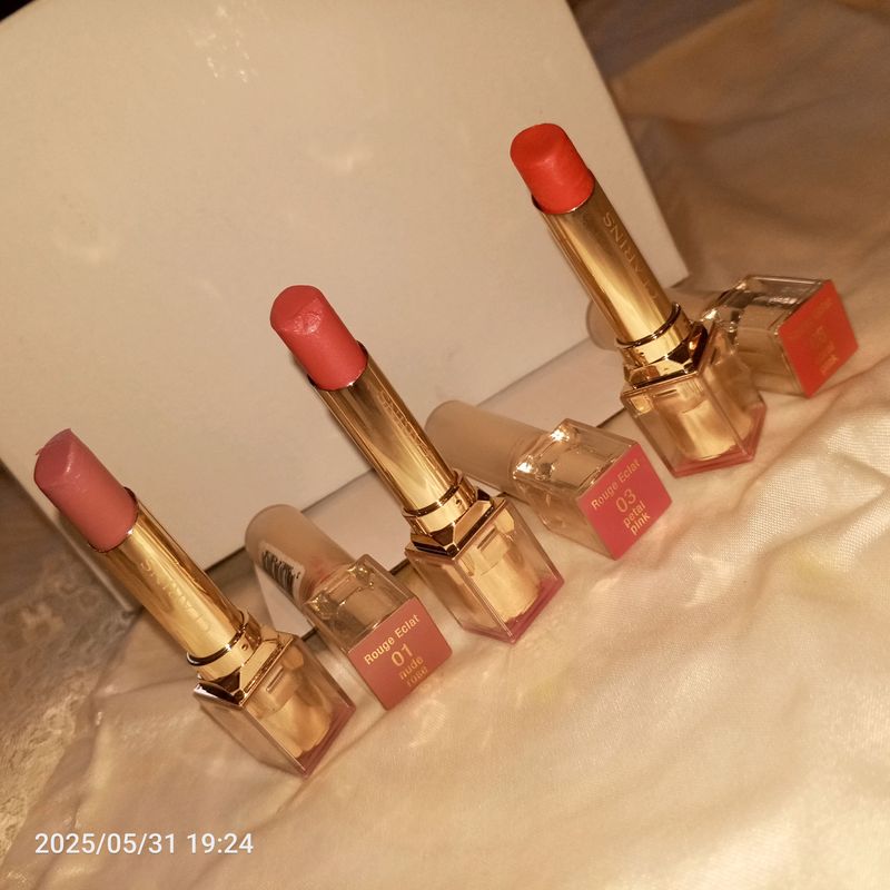 "Clarins" brenli lab boʼyogʼi "Clarins" brenli lab boʼyogʼi