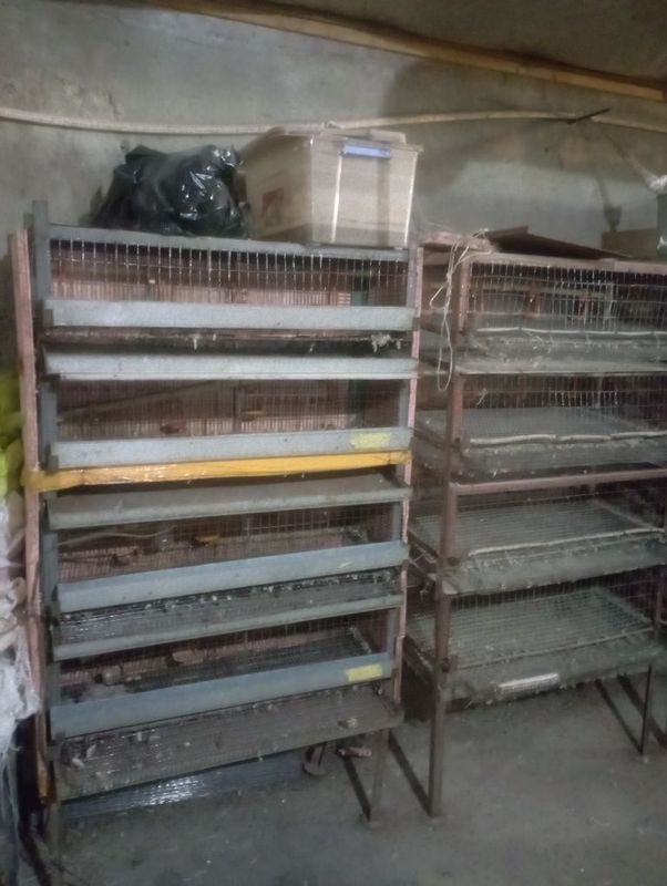 Продается металлические клетки для перепелов с автопоилками Продается металлические клетки для перепелов с автопоилками