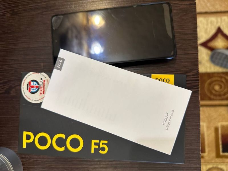 Продам Телефон POCO F 5 на 256 память.. В полном комплекте с документа