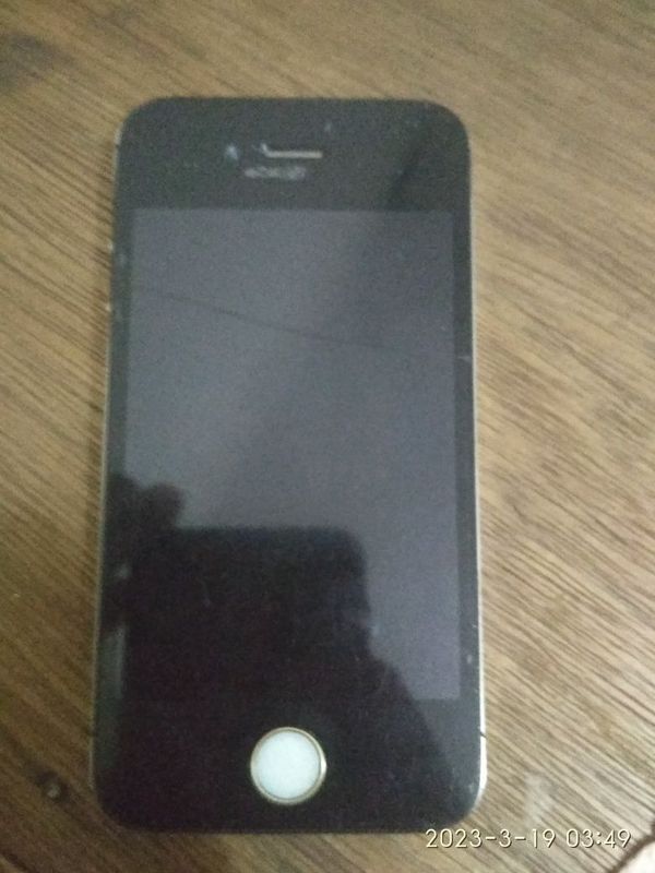 Iphone 4s qora rang