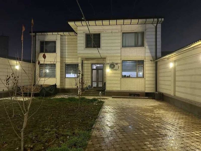 Сдаётся участок с 2-этажным зданием | 7 комнат, 350 м² | Аэропорт
