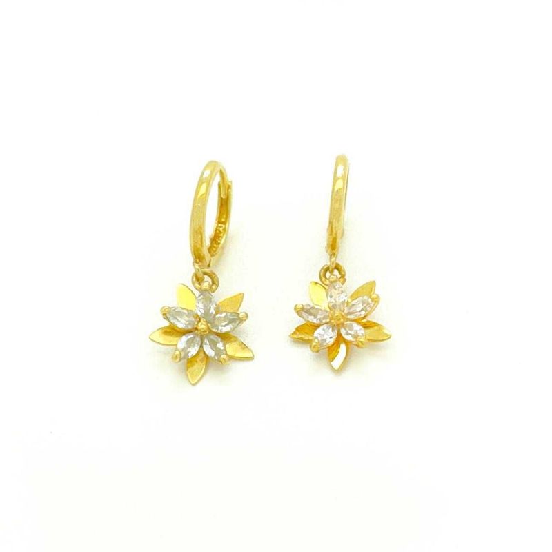 Золотые серьги "Floral Éclat" в стиле Swarovski Золотые серьги "Floral Éclat" в стиле Swarovski