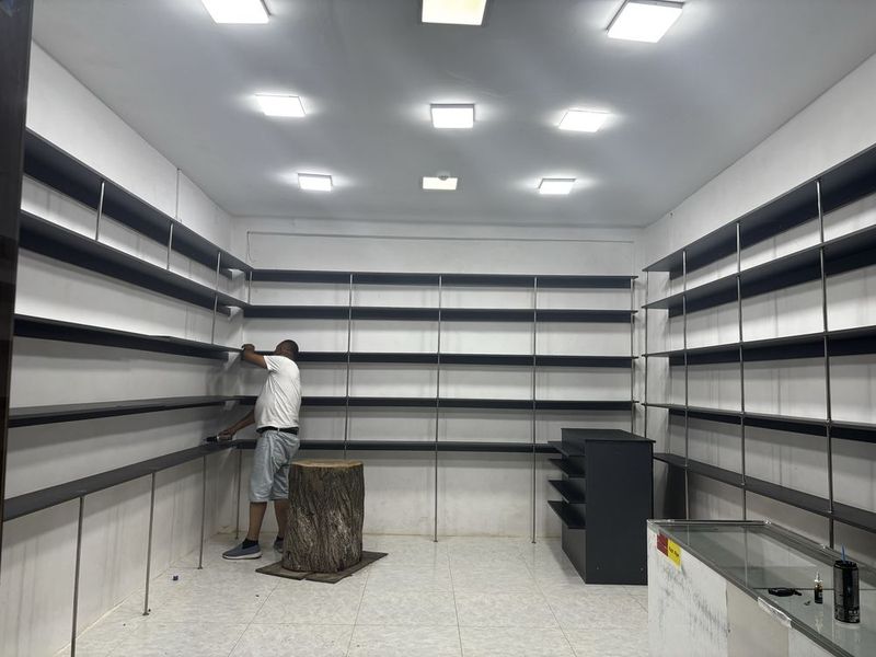 Dokonga tayyor devorga qotiriladigan mebl yengi Dokonga tayyor devorga qotiriladigan mebl yengi
