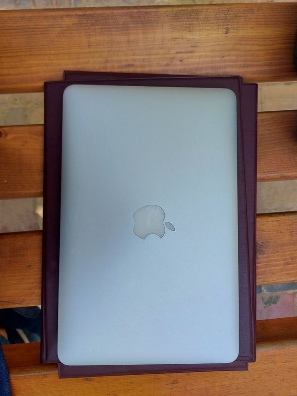 MacBook Air sotiladi MacBook Air sotiladi