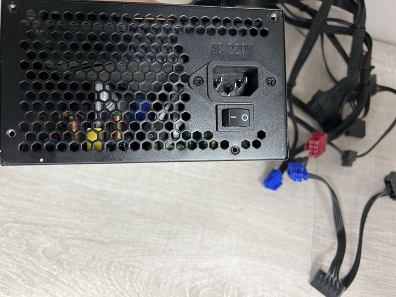Blok pitaniya/ блок питания 600w