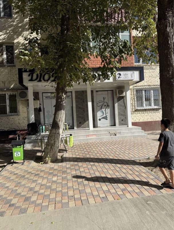 Продается 1 линия Не жилое , Самарканд Дарвоза , коммерческое офис