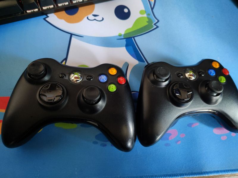 Джойстики xbox360 оригинал 2шт. Джойстики xbox360 оригинал 2шт.