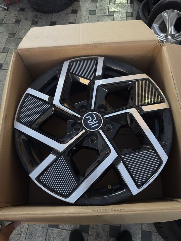Byd yuan plus R 18 diaka xolati yaxwi obmenam bor tg dan twasela bolad