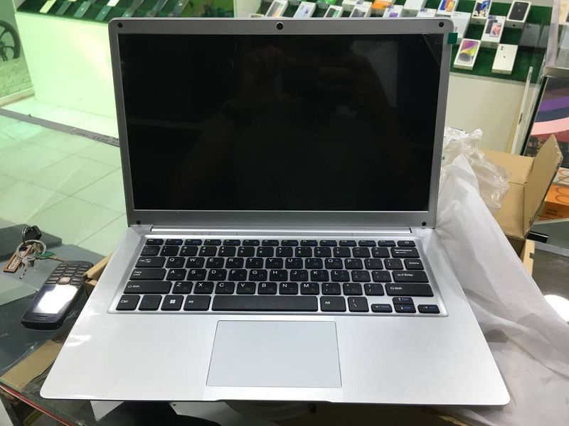 Новый ноутбук 4х ядерный 8/512gb Новый ноутбук 4х ядерный 8/512gb