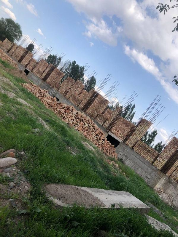 Yer sotiladi qurilish qilsa boladi