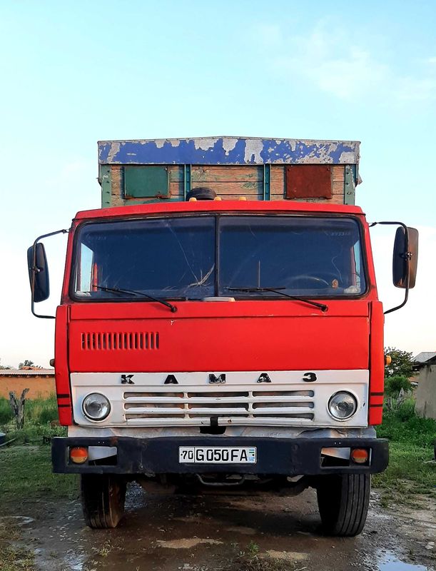 Kamaz srochno sotiladi..