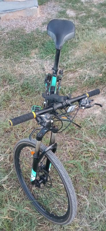 Velosiped xolati alo minishga tayyor Velosiped xolati alo minishga tayyor