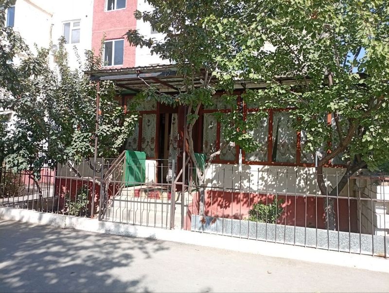 Продаются окна и железная дверь Продаются окна и железная дверь