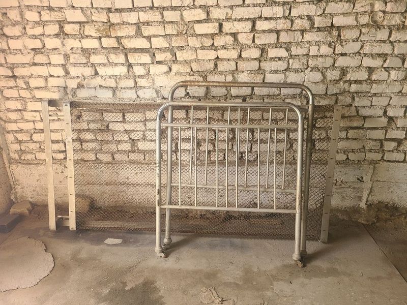 Продаётся металическая кровать