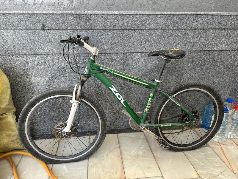 Velosiped sotiladi Velosiped sotiladi