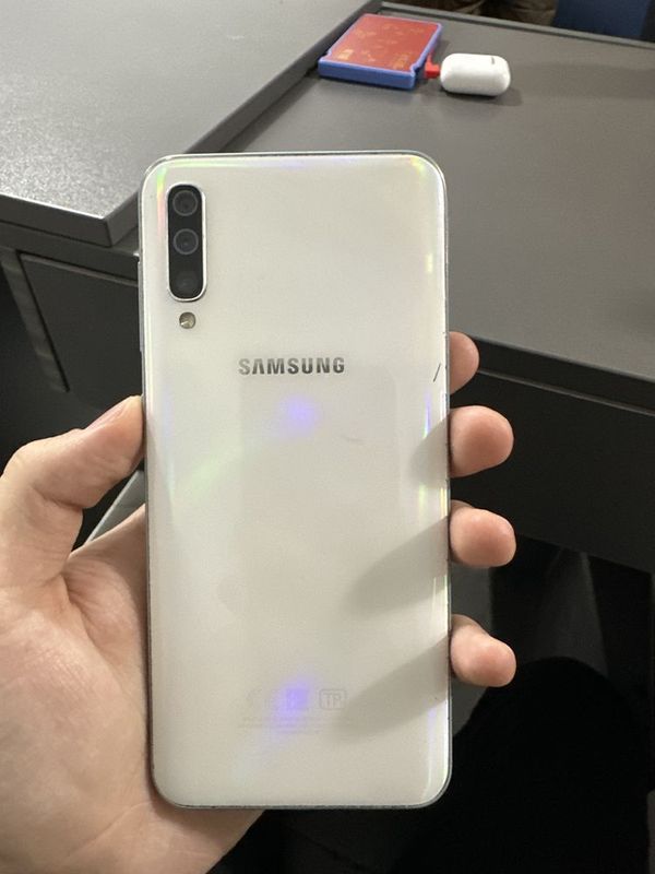 SAMSUNG A50 сотилади!