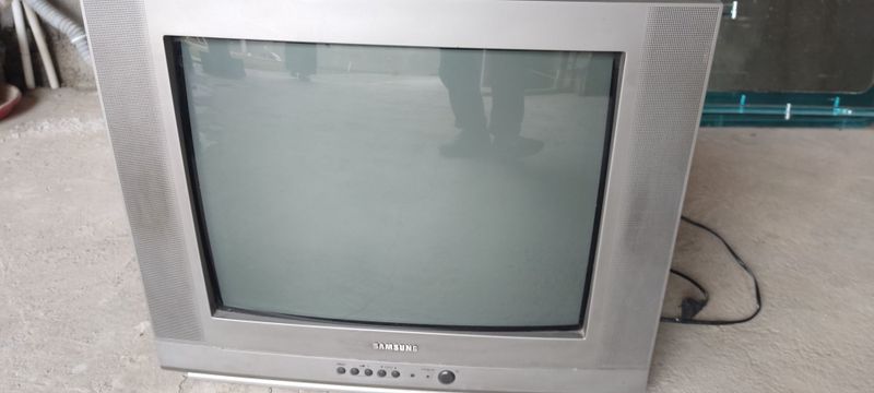 Samsung tv sotiladi