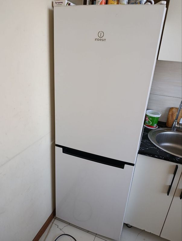 Xolodilnik INDESIT zor xolatda Xolodilnik INDESIT zor xolatda