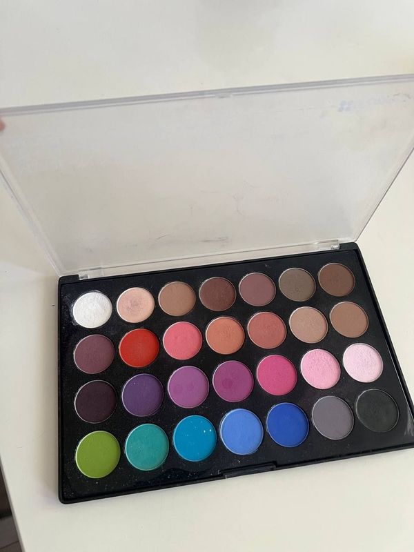 Палетка теней bh cosmetics Палетка теней bh cosmetics