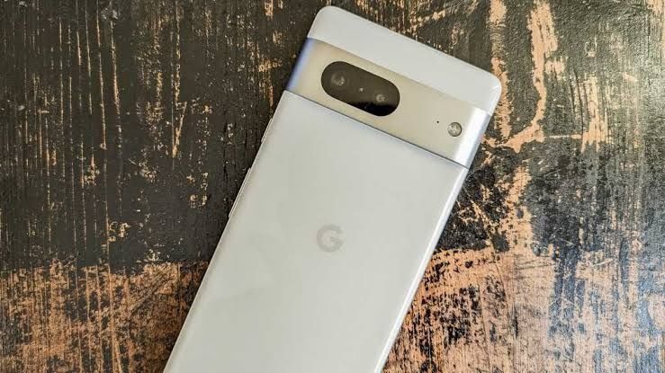 Google Pixel 7 white 8/128Gbt в отличном состоянии.