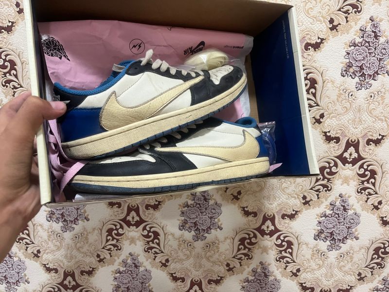 Nike,Adidas