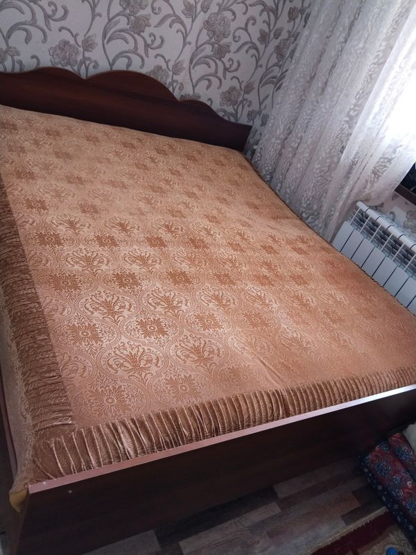 Двухспальная кровать б/у в хорошем состоянии Двухспальная кровать б/у в хорошем состоянии